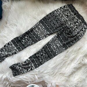 Cozy winter pattern leggings, size S